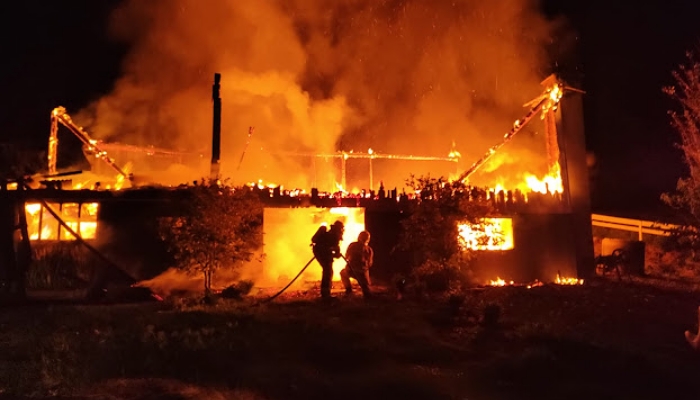 Nova Laranjeiras - Incêndio destrói casa nas margens da BR 277 em Nova Laranjeiras