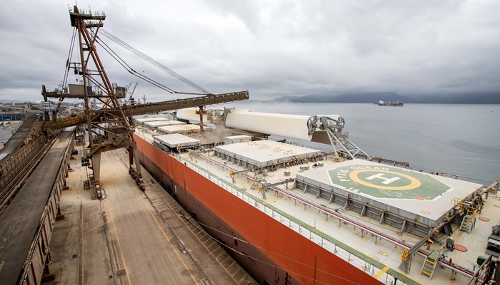  Navio de velas metálicas, Pyxis Ocean começa embarque de 63 mil toneladas em Paranaguá