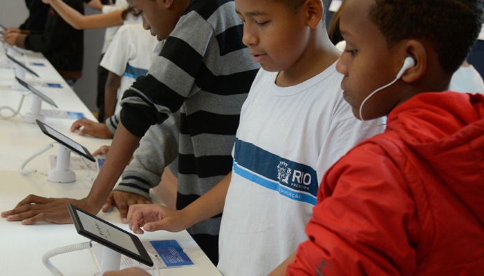 Governo vai conectar 138,4 mil escolas até 2026