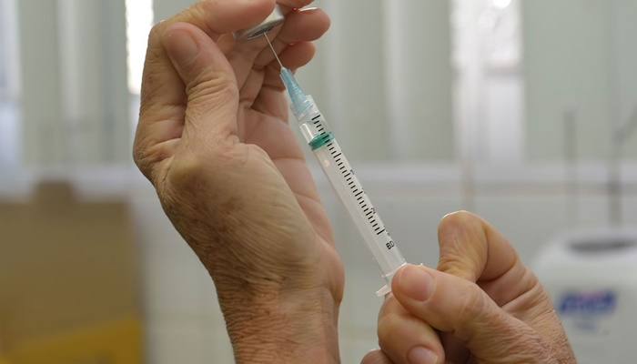 Vacinas também ajudam a conter surgimento de bactérias resistentes