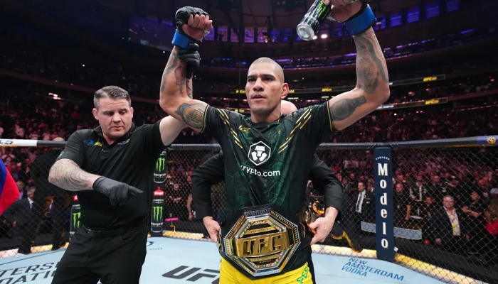 UFC 295: Brasileiro Poatan nocauteia Prochazka e conquista segundo cinturão