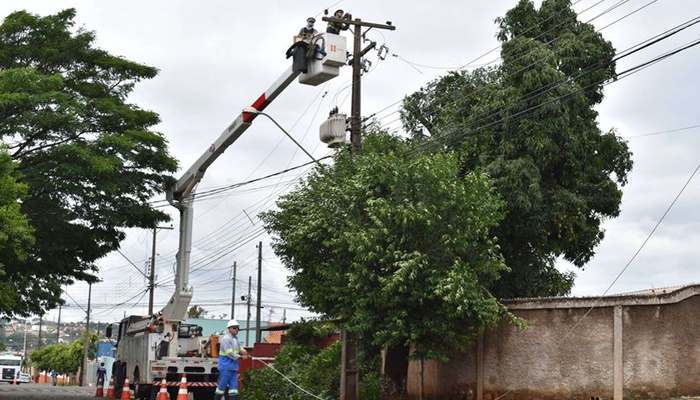  Mais de mil profissionais da Copel trabalham para restabelecer energia no Estado