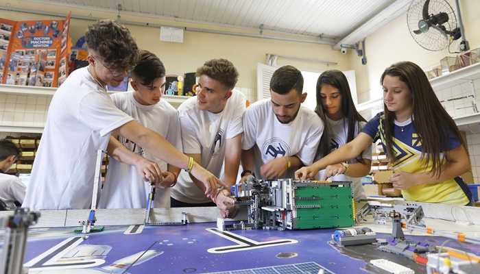  Após três anos, programa de robótica da rede estadual alcança 1,6 mil escolas