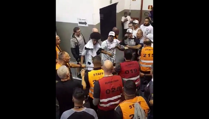 Torcida do Santos invade ginásio e ameaça presidente do Conselho; Choque controla situação