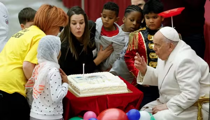 Papa Francisco celebra aniversário de 87 anos com crianças no Vaticano