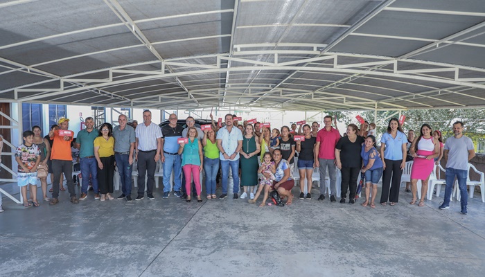 Laranjeiras - Prefeitura iniciou a entrega dos cartões magnéticos para famílias do município