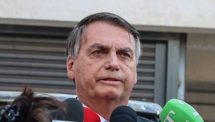 TSE multa Bolsonaro em R$ 15 mil por notícias falsas contra Lula 