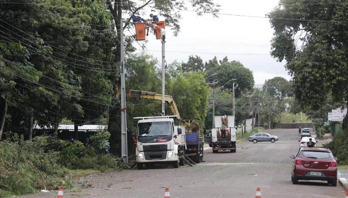  Copel restabelece energia em 95% das unidades consumidoras afetadas pelo temporal