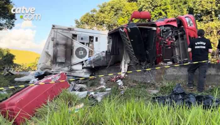 Candói - Motorista de 41 anos morre após carreta tombar na BR 277