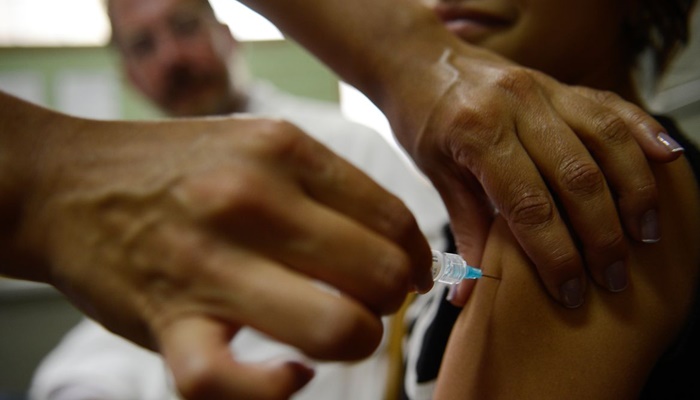  Vacinação: escola é o lugar central para a saúde, diz ministra