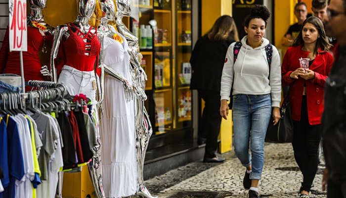  Comércio paranaense cresceu 6,9% nos primeiros meses de 2024, melhor resultado do Sul