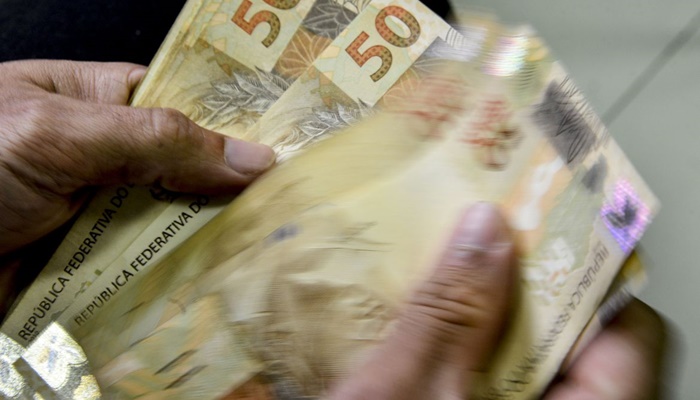 Governo prevê salário mínimo de R$ 1.502 para 2025, com alta de 6,37% sobre valor atual