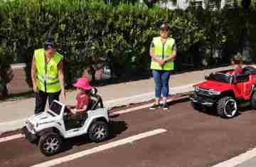  Escola de trânsito do DER/PR em Cascavel tem projeto-piloto com carrinhos elétricos