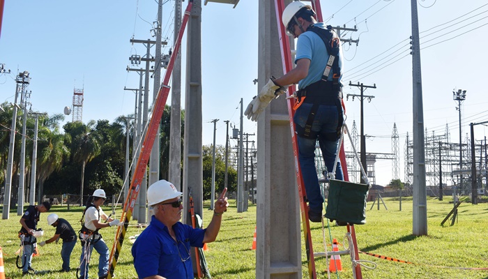  Futuros eletricistas participam de curso gratuito da Copel; inscrições ainda estão abertas