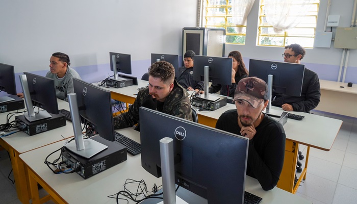  Matrículas para o segundo semestre da EJA nas escolas da rede estadual são abertas