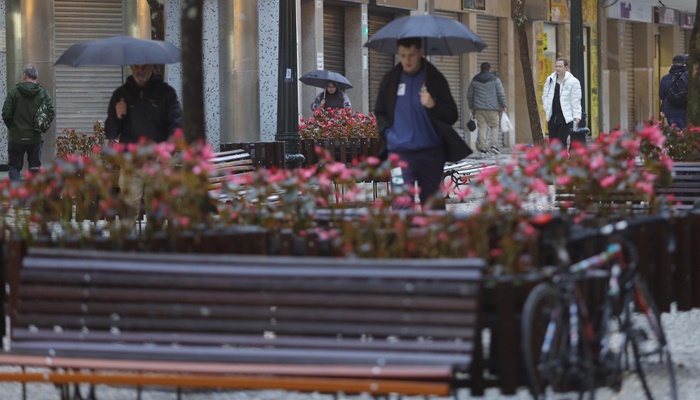  Frio vai até a próxima semana; chuva congelada e neve estão descartadas no Paraná