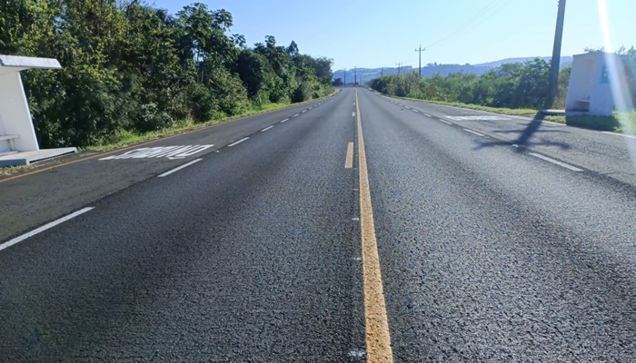  Quedas - DER/PR executa serviços de conservação em rodovia 