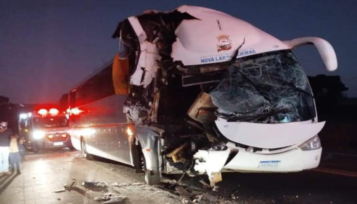 Ônibus com estudantes de Nova Laranjeiras se envolve em acidente na BR-277