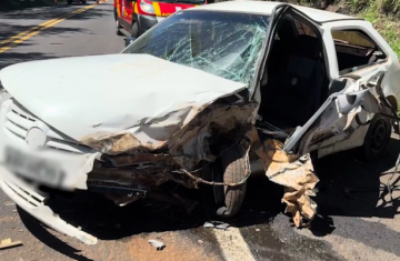 Laranjeiras do Sul - Homem fica ferido em acidente com caminhão carregado com leite na BR 277