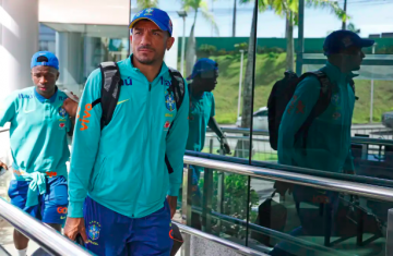 Seleção desembarca em Salvador para jogo contra o Uruguai