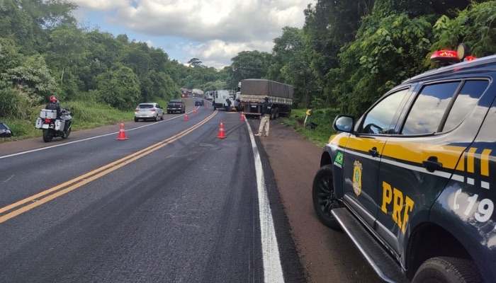 Ibema - Caminhonete invade pista contrária e bate contra caminhão caçamba e bitrem na BR 277