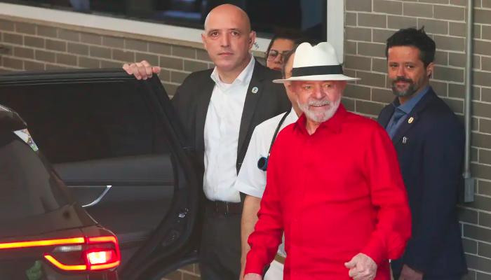 Lula passa por exames e é liberado para voltar a Brasília