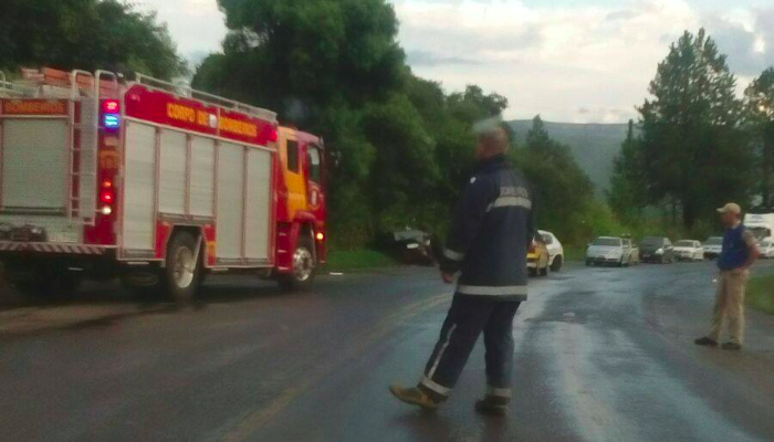 Pinhão - Jovens se envolvem em grave acidente de trânsito na BR-277