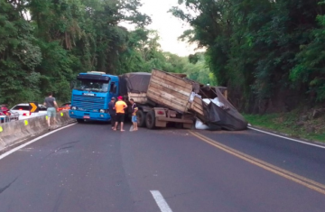 Nova Laranjeiras - Acidente com carreta é registrado na BR-277