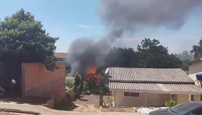 Rio Bonito do Iguaçu - Incêndio destrói casa de madeira