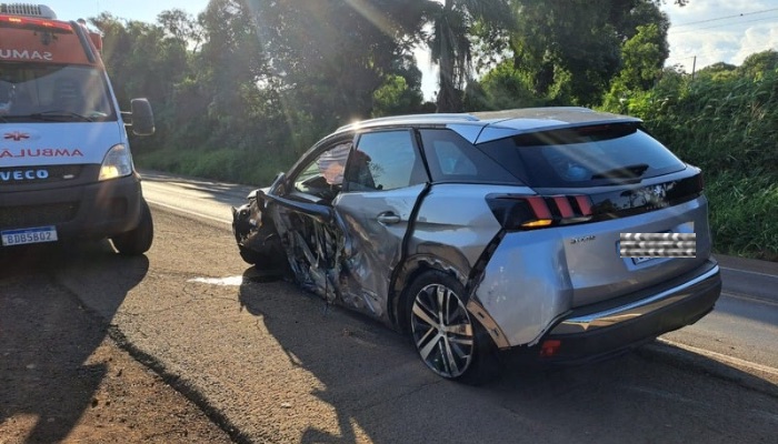 Guaraniaçu - Acidente entre carro e carreta é registrado na BR 277