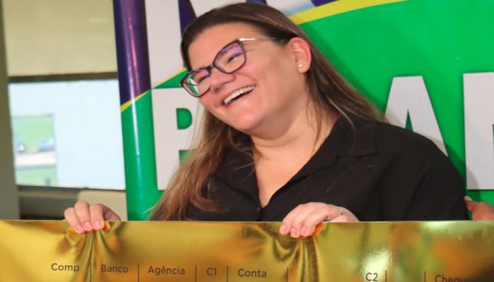 Moradora de Londrina recebe prêmio de R$ 1 milhão no Nota Paraná