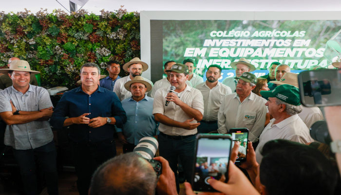  Governo entrega R$ 2,7 milhões em equipamentos para colégios agrícolas durante o Show Rural