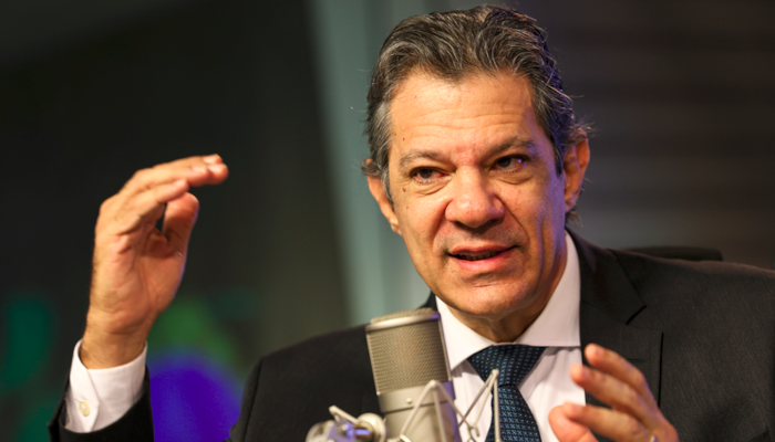 Haddad vai debater alternativas ao aumento do IOF com líderes do Congresso no domingo