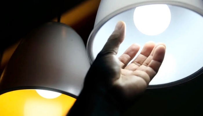 © MARCELO CAMARGO/AGÊNCIA BRASIL Contas de luz permanecem com bandeira tarifária vermelha em julho