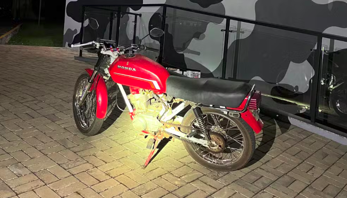 Moto furtada há 25 anos é apreendida em Cascavel