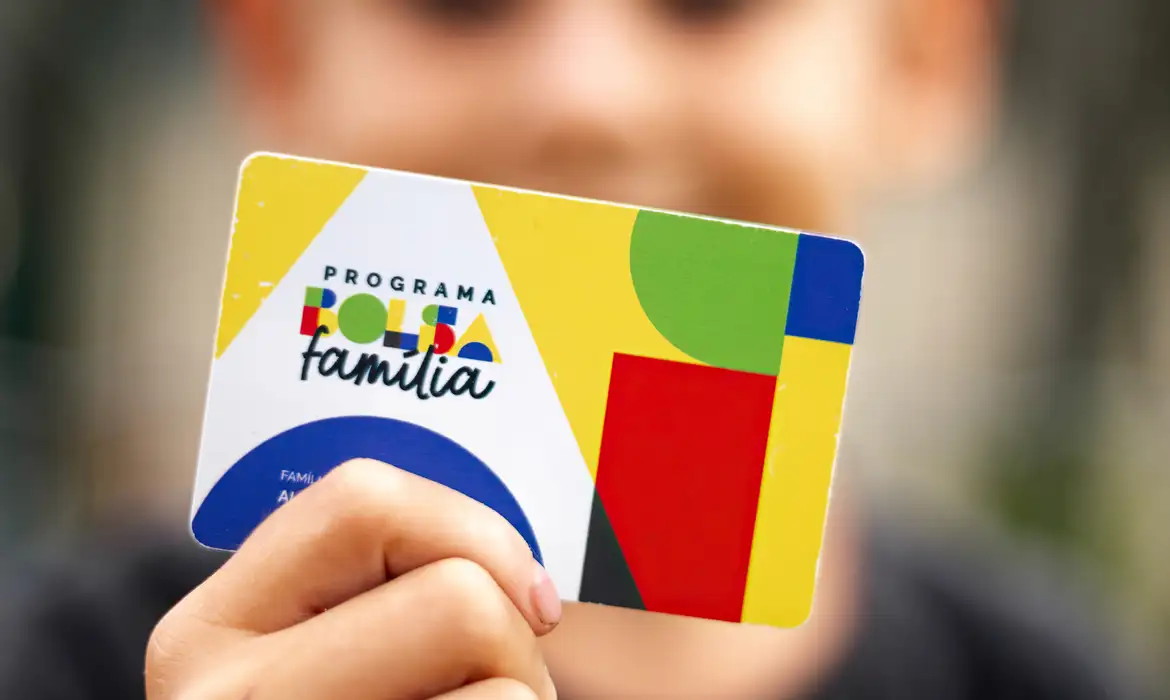 © Lyon Santos/ MDS Caixa começa a pagar Bolsa Família de julho