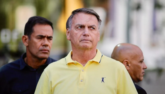 Bolsonaro está com resquícios de 2ª pneumonia
