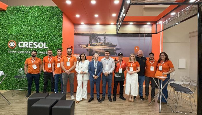 Foto: Marcos Stumpf, gerente de negócios Agro da Cresol e o cooperado Valdeci Trojack durante o IFC. A Cresol é patrocinadora do IFC Brasil, evento que destaca a produção de peixes