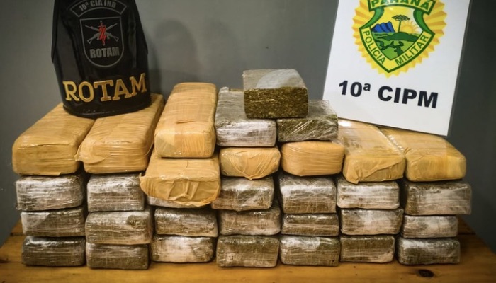 Laranjeiras - Polícia Militar apreende drogas em ônibus na rodoviária 