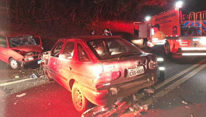 Guaraniaçu - Colisão frontal na BR 277 deixa duas pessoas feridas 