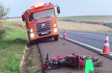 Candói - Jovem de 20 anos morre após colisão entre moto e caminhão