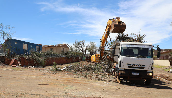 Estado e prefeituras vizinhas mobilizam mais de 30 de máquinas para ajudar Rio Bonito do Iguaçu