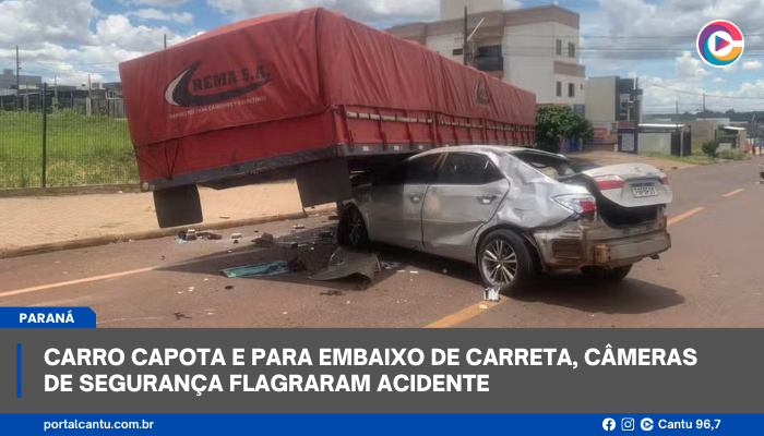 Carro capota e para embaixo de carreta, câmeras de segurança flagraram acidente