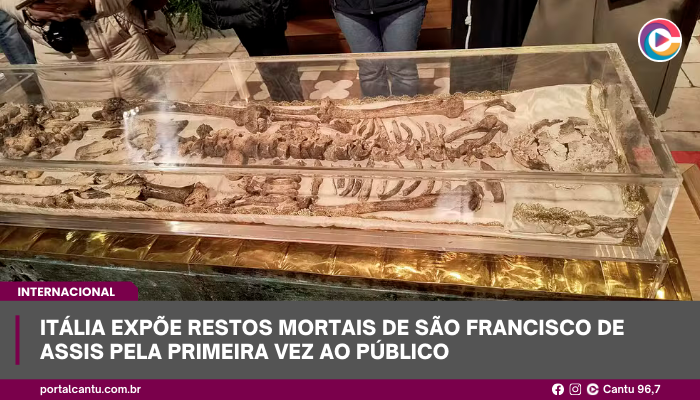 Itália expõe restos mortais de São Francisco de Assis pela primeira vez ao público