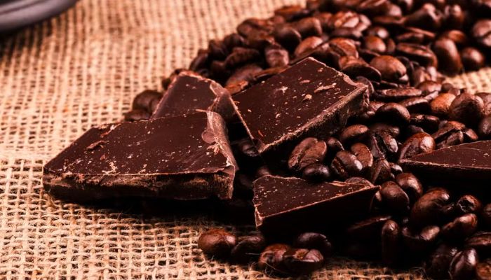 Você não precisa parar de comer chocolate para emagrecer; entenda por quê