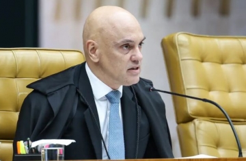 Por ordem de Moraes, PF faz busca por armas na casa de Bolsonaro