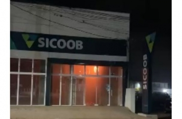 Cantagalo - Agência do Sicoob é atingida por incêndio e fica parcialmente destruída