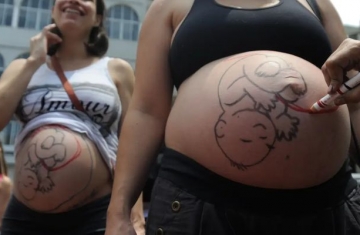 Fatores sociais e estruturais empurram mulheres para cesarianas