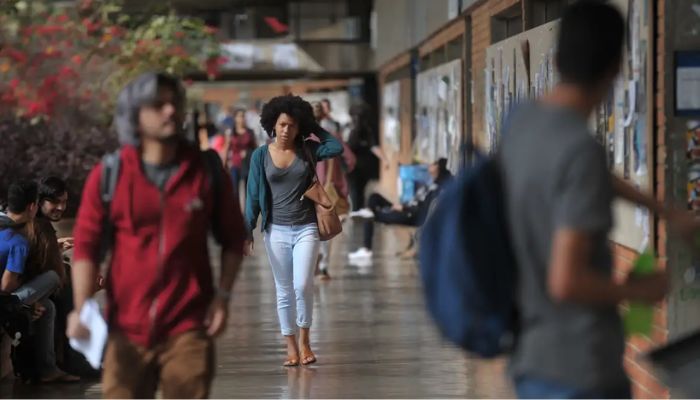 Mais de 54% dos graduandos já abandonaram curso para cuidar dos filhos