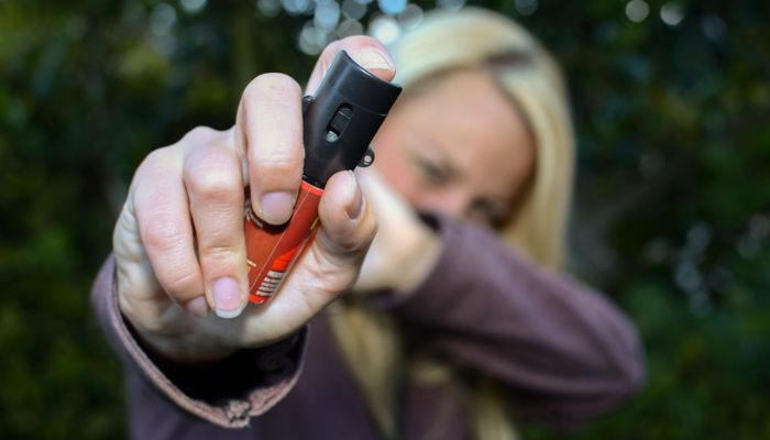 Spray de pimenta para mulher é medida paliativa, diz promotora